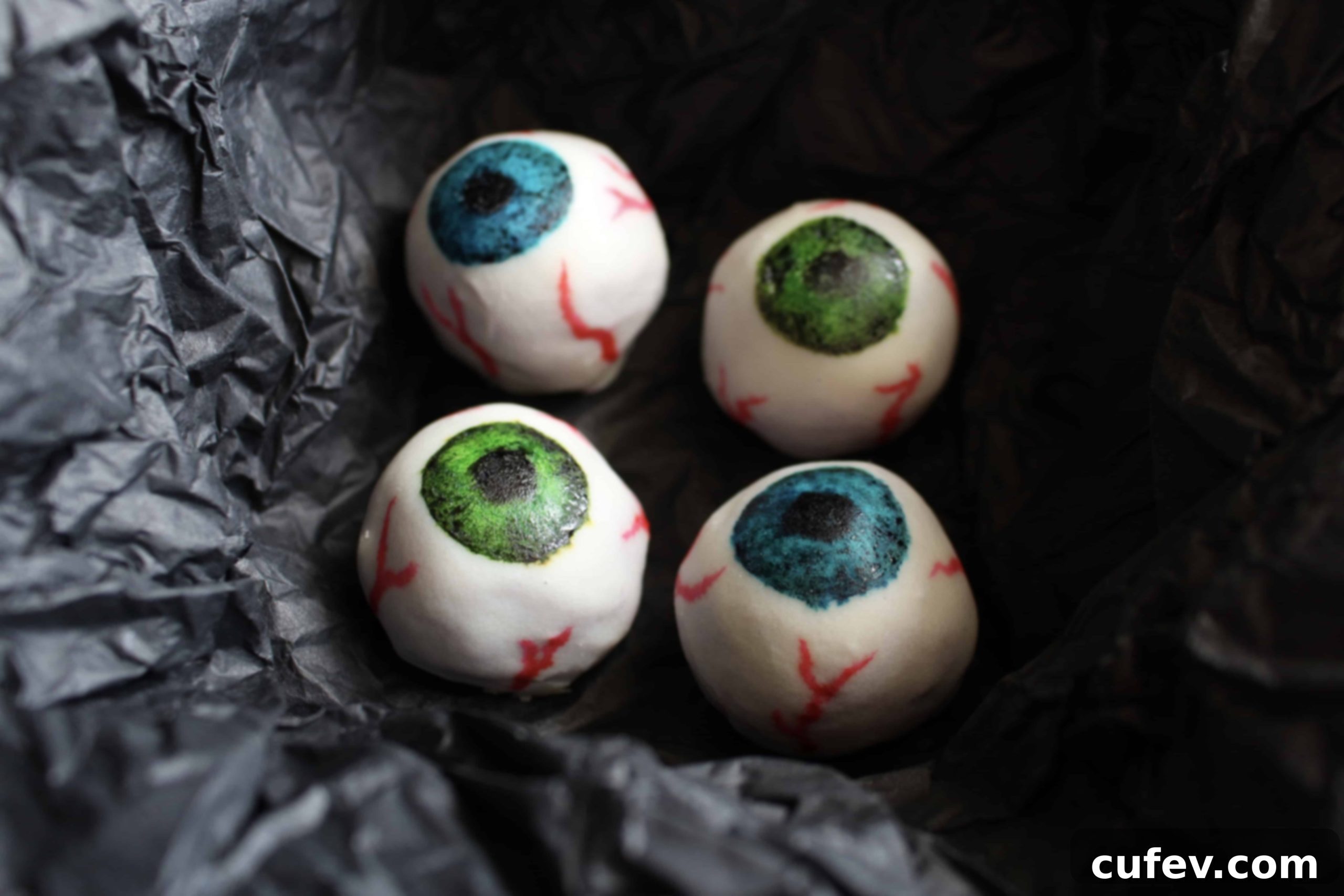 These Halloween white chocolate eyeballs have a surprise filling: purple sweet potato! A much healthier option for trick or treating kids on Halloween! #Halloween #HappyHalloween #healthy #whitechocolate #chocolate #truffle #purple #black #sweetpotato #eyeball #eyeballs #trickortreat #kids