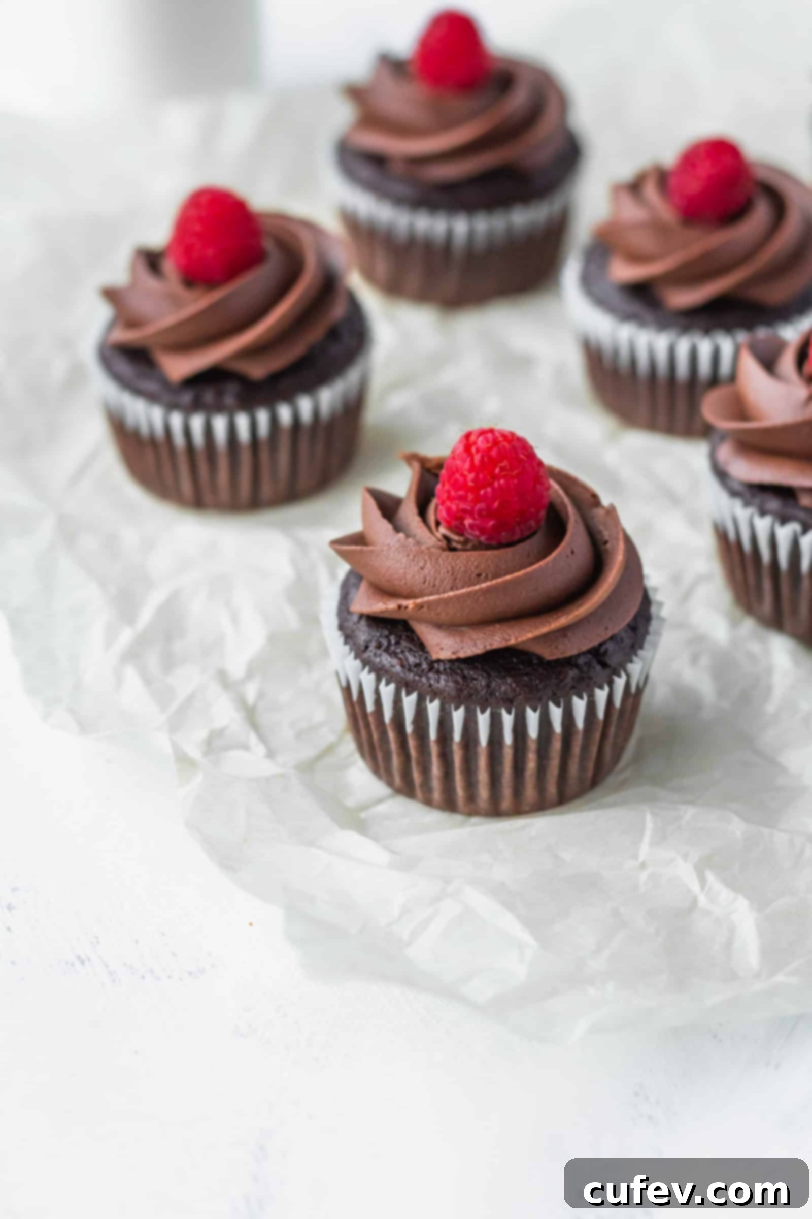 The perfect chocolate cupcakes for your vegan Valentine on Valentine’s Day! #chocolatecupcakes #bananacupcakes #valentinesdaydessert #veganvalentinesday #vegancupcakes