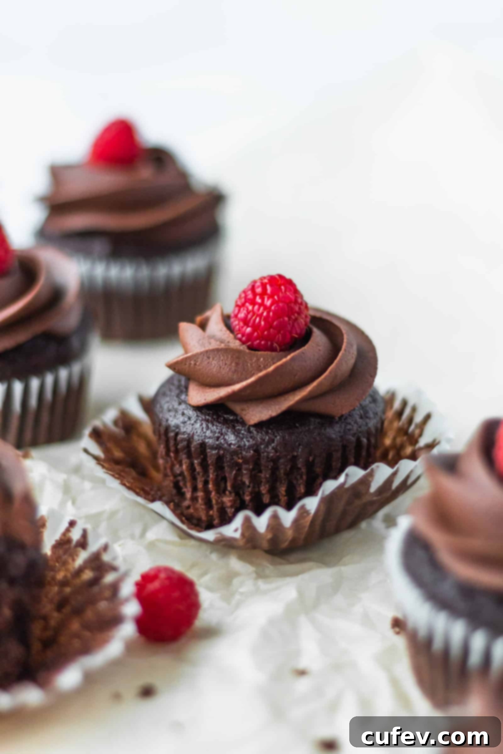 The perfect chocolate cupcakes for your vegan Valentine on Valentine’s Day! #chocolatecupcakes #bananacupcakes #valentinesdaydessert #veganvalentinesday #vegancupcakes