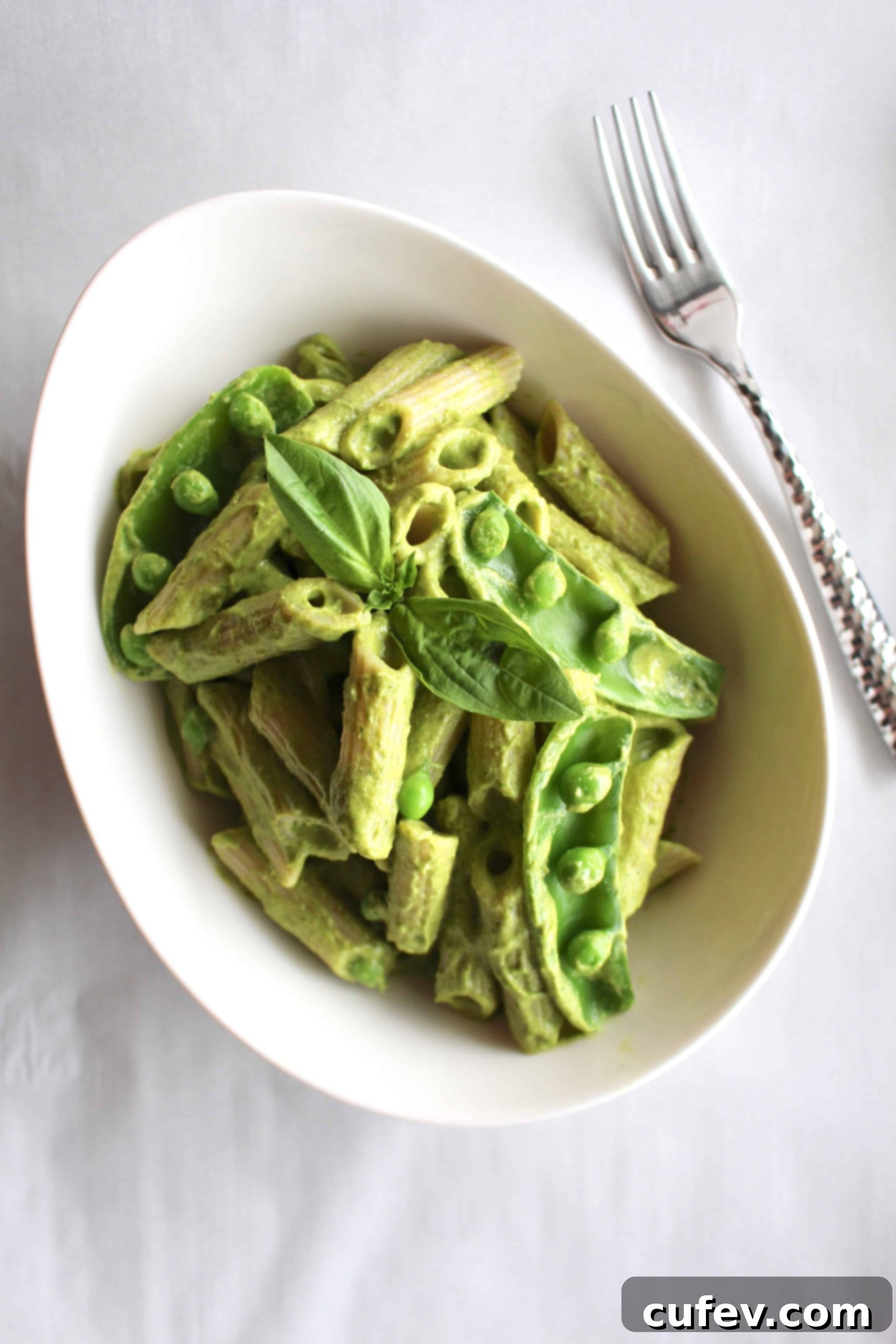 Delicious green vegan mac and cheese, ideal for a wholesome and flavorful meal.